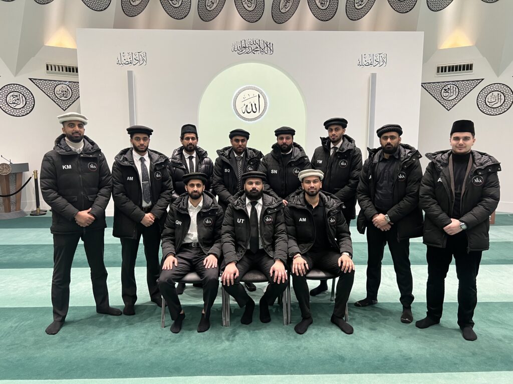 Waqfe Arzi UK – 11 khuddam gjennomførte vakt i Islamabad